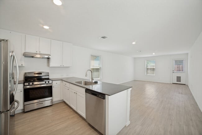 Building Photo - 7631 Parish Pl