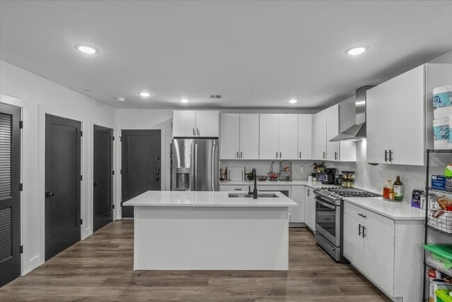 Building Photo - 173 Magnolia St