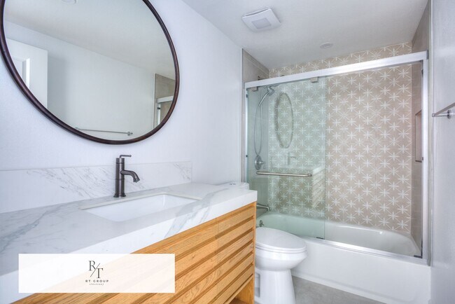 Building Photo - Fully Upgraded Spacious 2-Bedroom Unit in Prime Arcadia Location