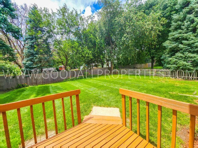 Building Photo - Executive 4 Bedroom Home in West Des Moine...