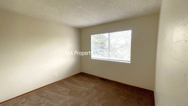 Building Photo - Nice 4 bedroom 2 bath Single family home in great neighborhood!