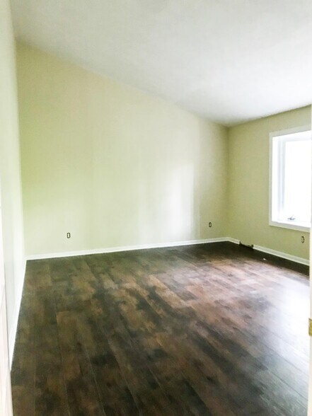 Building Photo - 246 Gum Hollow Rd