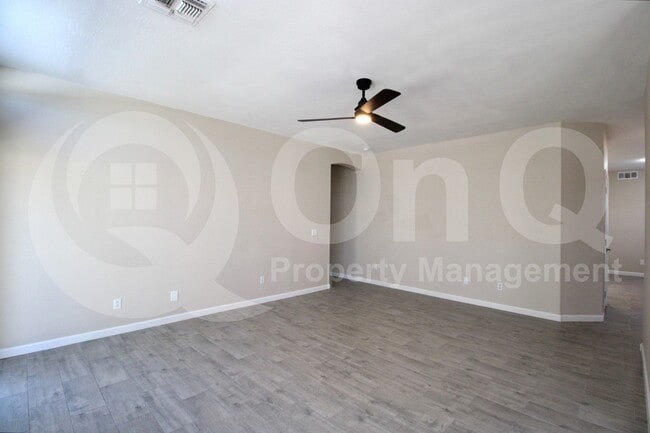 Building Photo - 440 S Val Vista Dr