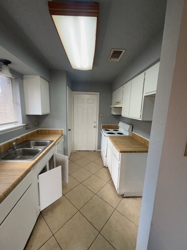 Building Photo - 4546 Algernon Dr