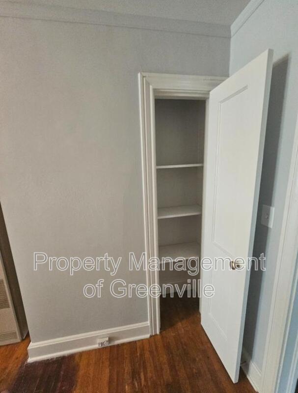 Building Photo - 117 White Oak Dr