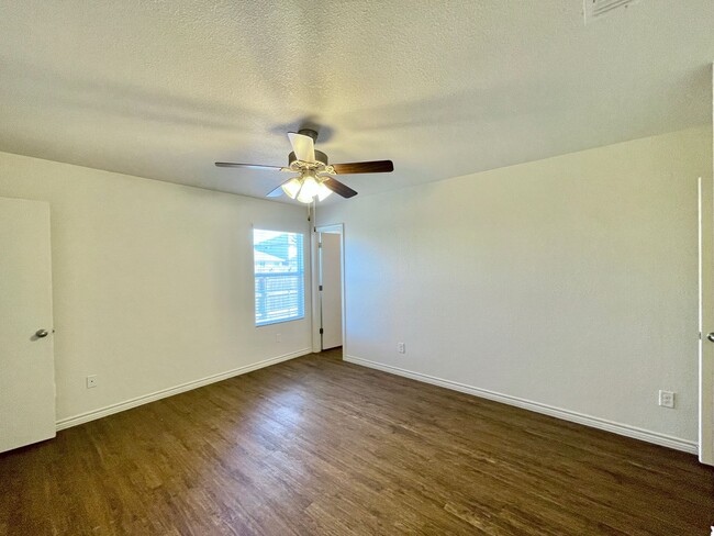Building Photo - 1529 Justin Lp
