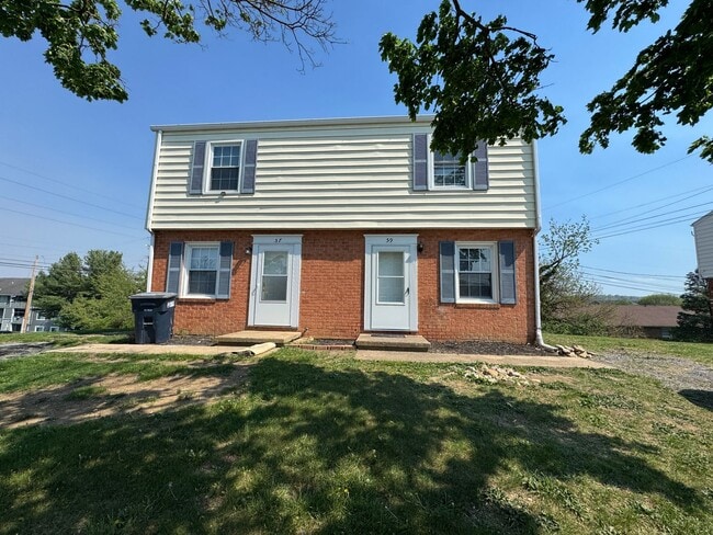 Building Photo - Renovated 2 bedroom Duplex!