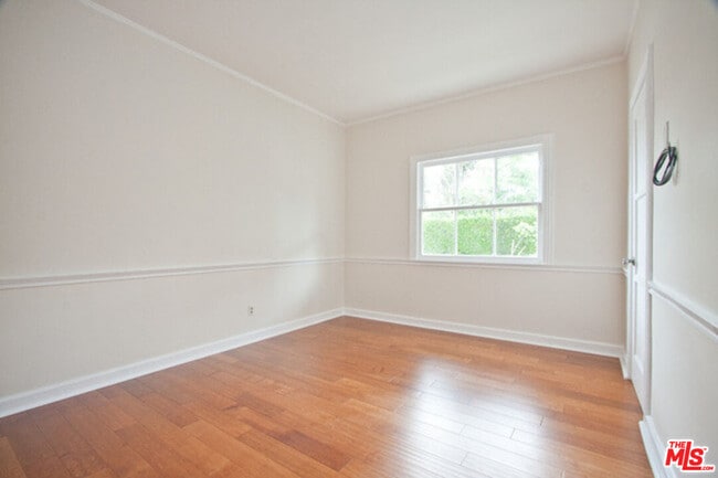 Building Photo - 153 Hollister Ave