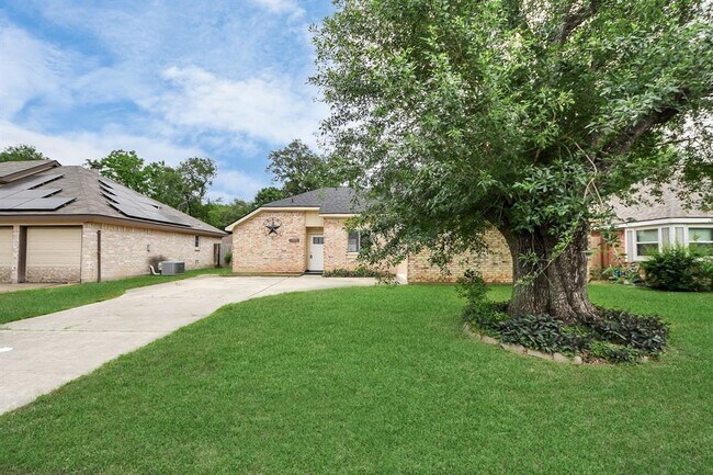 Building Photo - 2614 Village Cir Dr