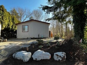 Building Photo - Beautifully Kept Newly Constructed Manufac...