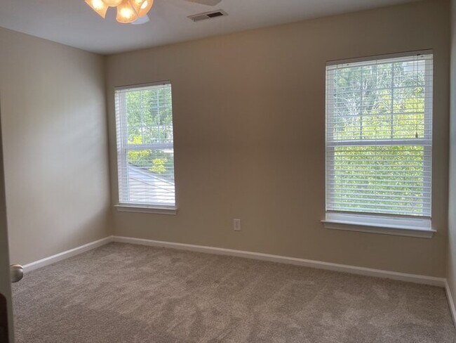 Building Photo - 130 Grand Oaks Dr