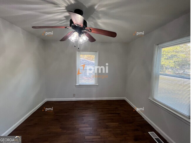 Building Photo - 413 Hilltop Cir