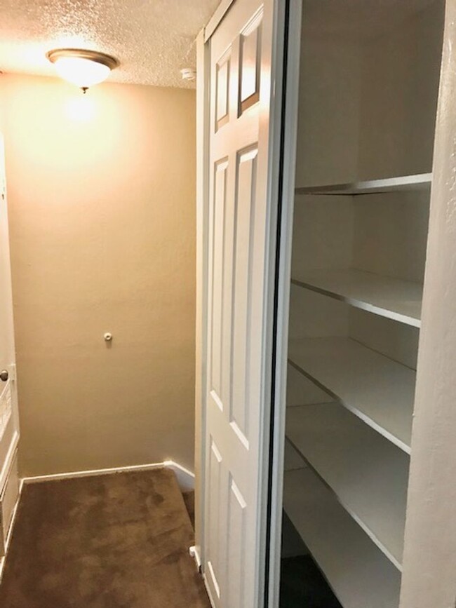 Building Photo - 3 Bed 1.5 Bath Townhouse in Antioch -- COM...