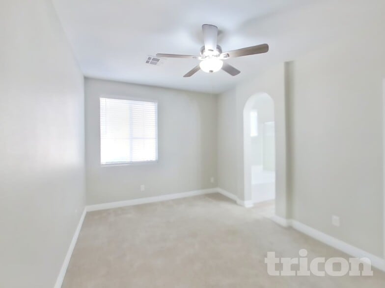 Building Photo - 9827 W Spinnaker Creek Ave