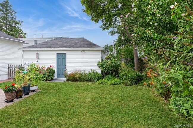 Building Photo - 109 Roosevelt Ave