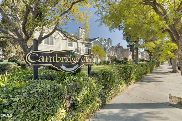 Main entrance to complex - 6638 Clybourn Ave