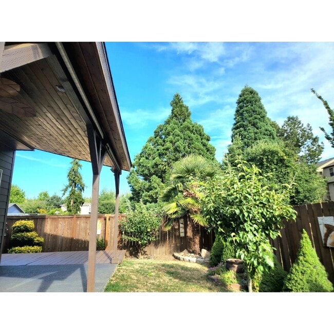 Building Photo - 730 SW 207th Pl