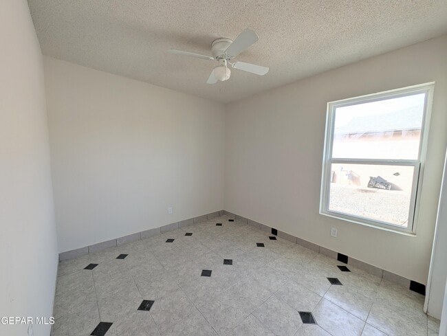 Building Photo - 5857 W Valley Cir