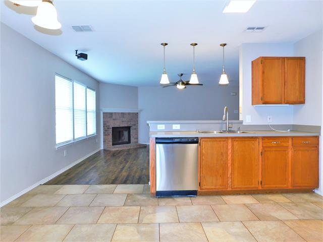 Building Photo - 2209 Lookout Ln