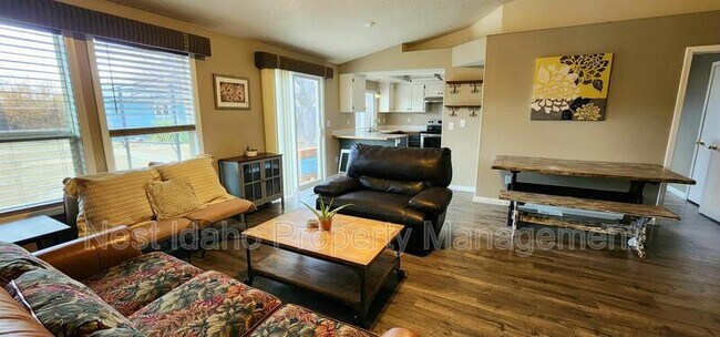Building Photo - 3654 E Wormwood Ct