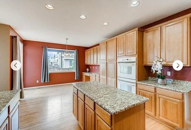 Building Photo - 11087 Valleybrook Cir