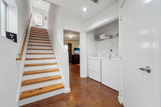 Building Photo - 6951 Ardmore St