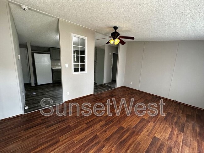 Building Photo - 4636 Rainbow Ln