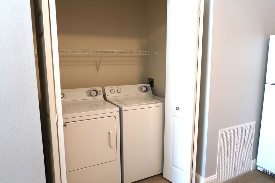Laundry closet - 461 N 1st Ave