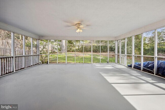Building Photo - 5801 Hillburne Way