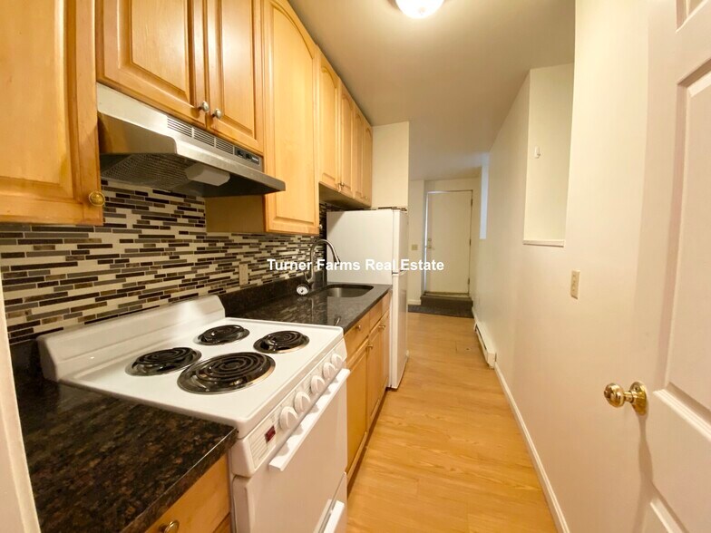 Building Photo - 2 Shepherd Ave