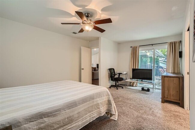 Building Photo - 6614 Ashland Dr