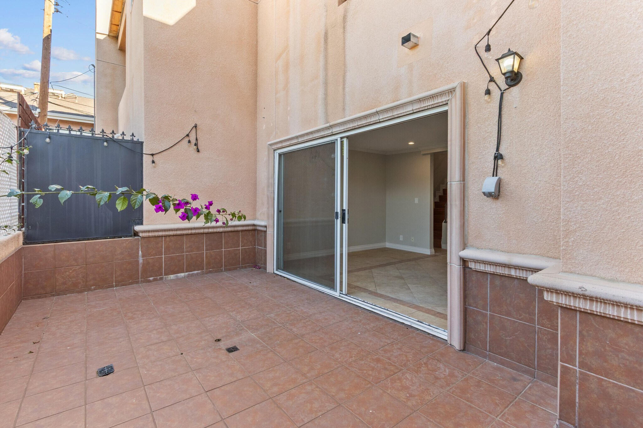 Building Photo - 321 W Dryden St