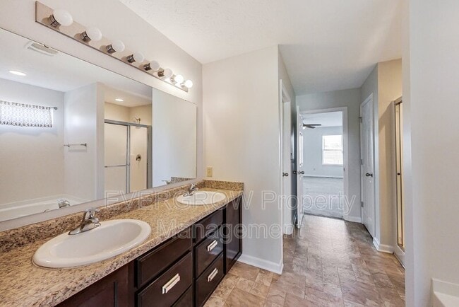 Building Photo - 839 Stonehurst Dr