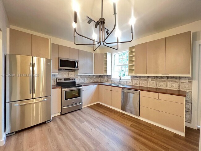 Building Photo - 315 NE 110th St