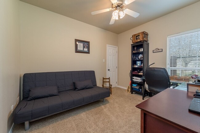 Building Photo - Available August 2026! Beautiful 4 Bed, 2 Bath in a Fantastic Location!