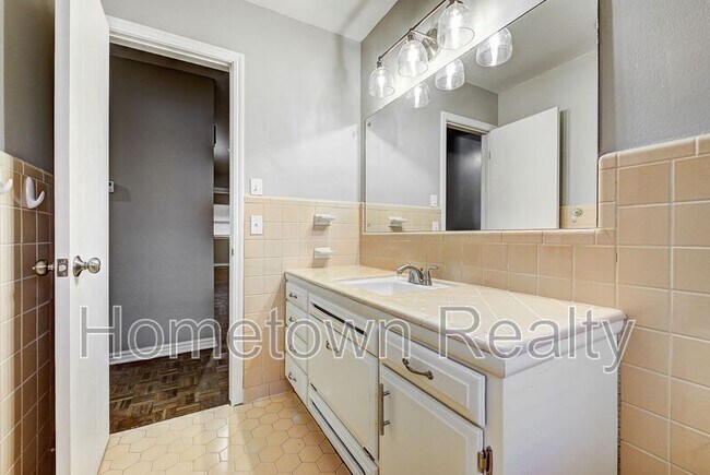 Building Photo - 2511 NW 45th St