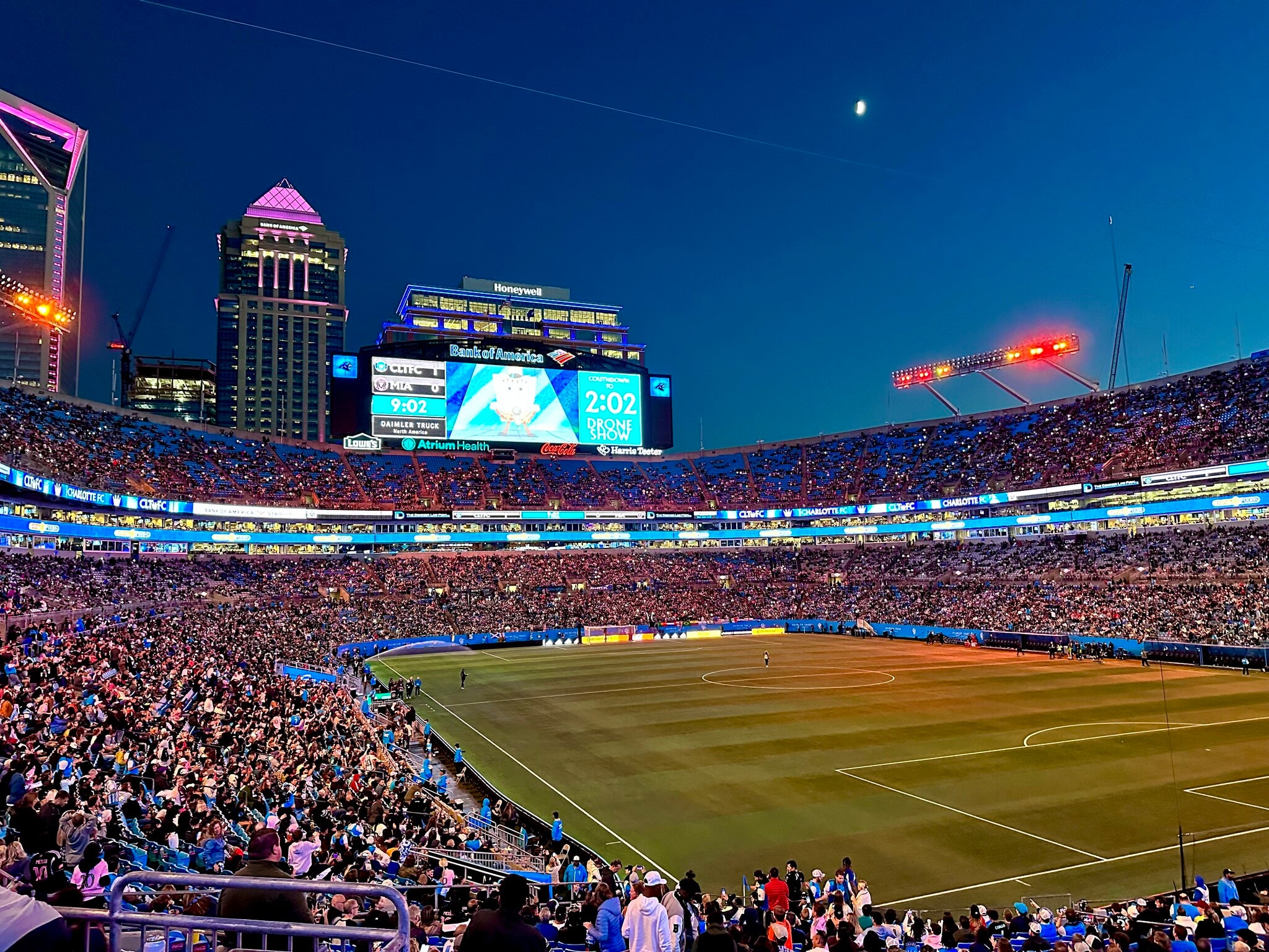 Building Photo - 718 W Trade St