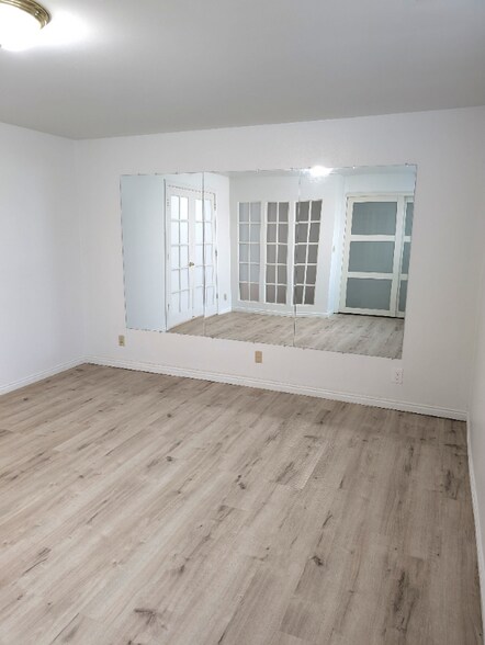 Building Photo - 1643 Willowbrook Dr