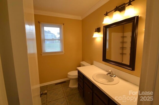 Building Photo - 2050 35th St NE