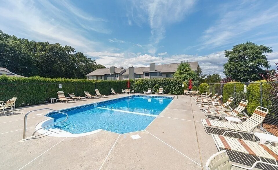 Building Photo - 61 Pine Grove Dr
