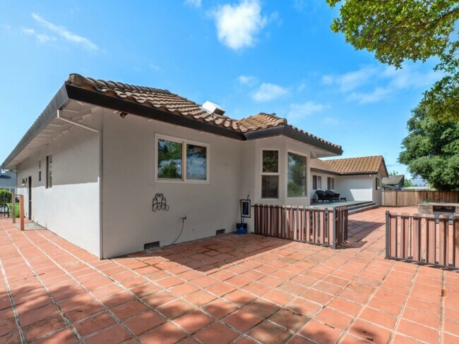Building Photo - Spanish-style home in Ridgemark