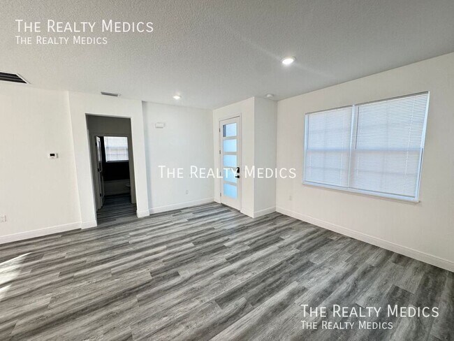 Building Photo - 310 Dogfish Way