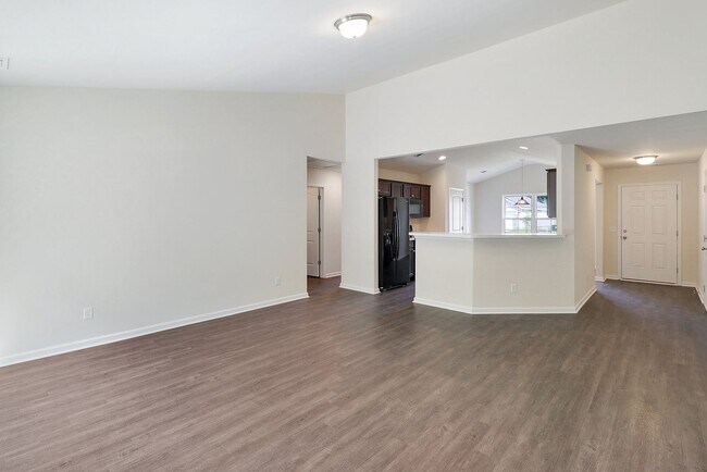 Building Photo - 3 bed 2 bath - Hartfof