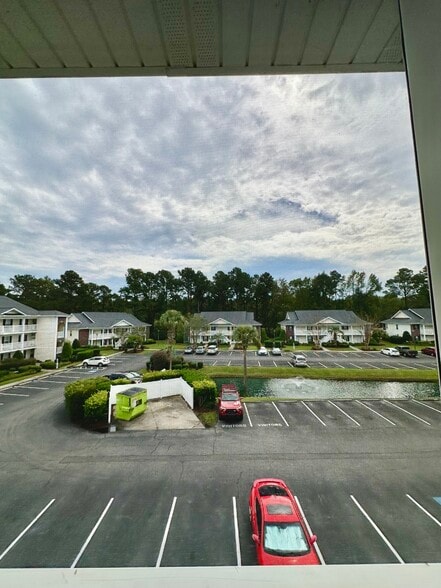 Building Photo - 1286 River Oaks Dr