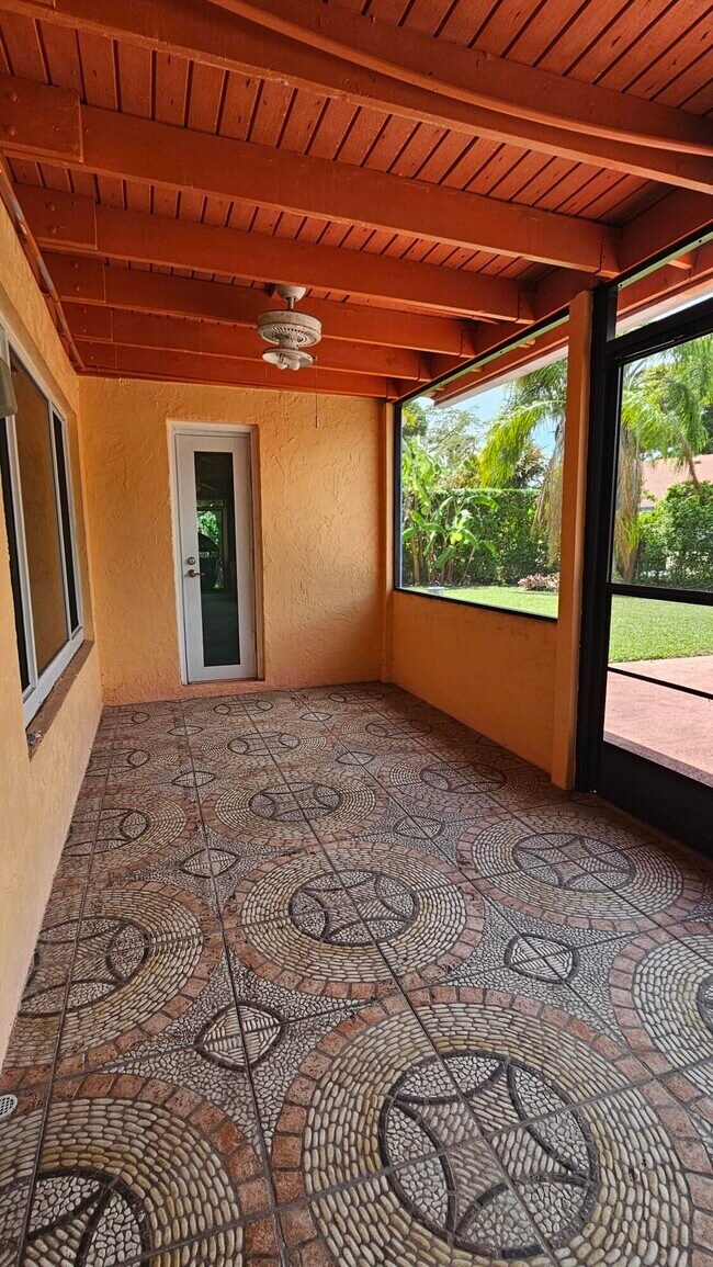 Building Photo - 12157 Sycamore Ln