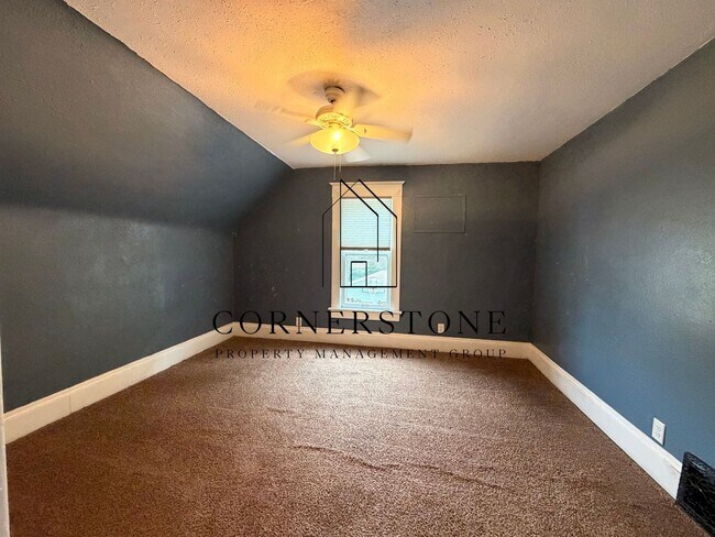 Building Photo - 4 Bedroom 2 Bathroom Home with Great Back Deck! $1300