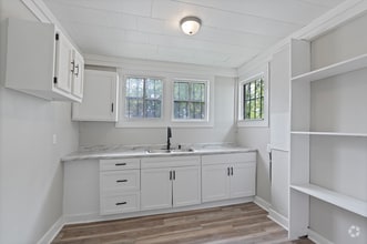 Building Photo - PRICE REDUCED LIMITED TIME! RECENTLY UPDAT...