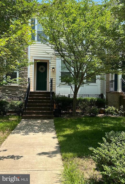 Primary Photo - 216 Apricot St