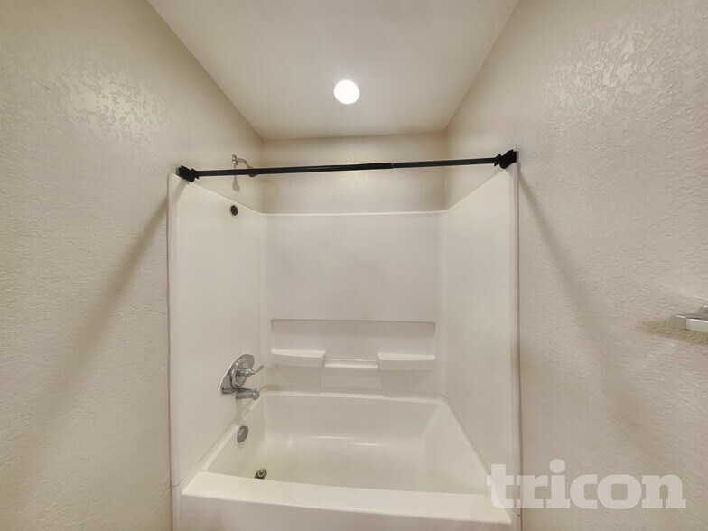 Building Photo - 11319 Saratoga Coach