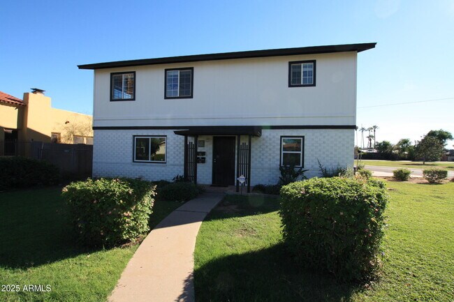 Primary Photo - 1333 E Flower St